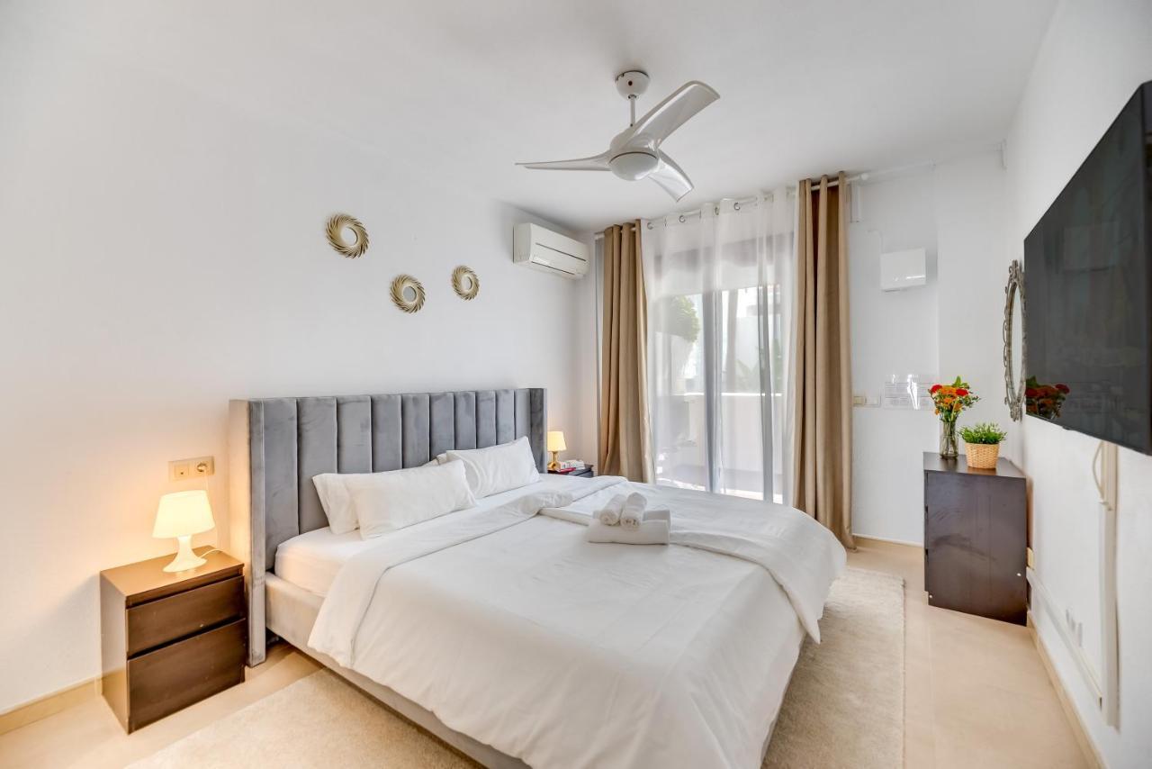 Tranquil 2 Bdrm Peaceful W/ 2 Pools Apartment *
