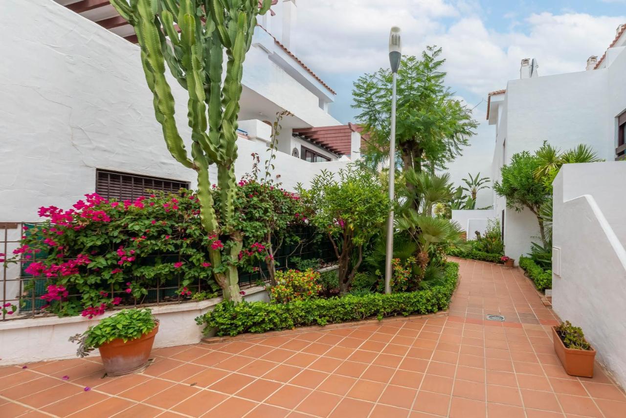 Tranquil 2 Bdrm Peaceful W/ 2 Pools Apartemen Marbella